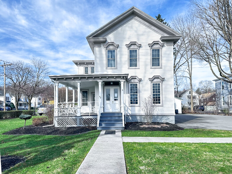 44 Oxford Rd, New Hartford, NY à vendre - Photo du bâtiment - Image 1 de 1