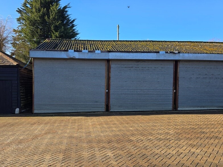 Woodhall Ln, Radlett for lease - Primary Photo - Image 1 of 7