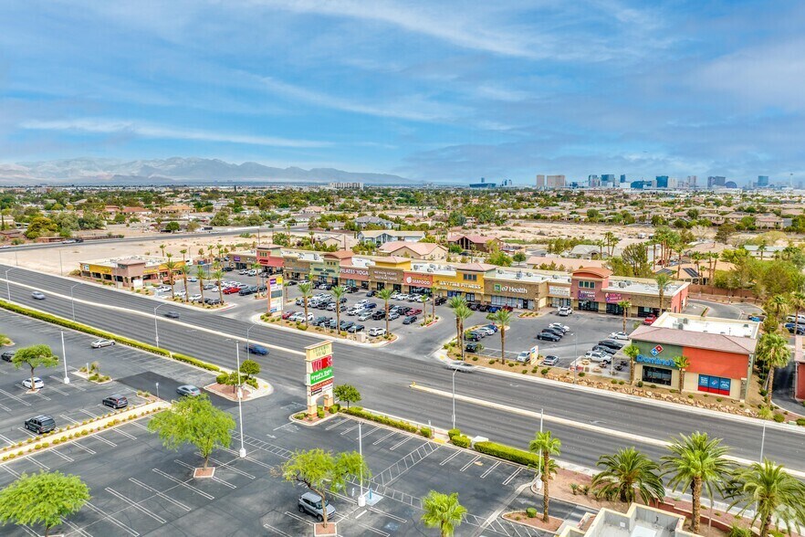 E Windmill Ln, Las Vegas, NV à louer - Photo du bâtiment - Image 2 de 9