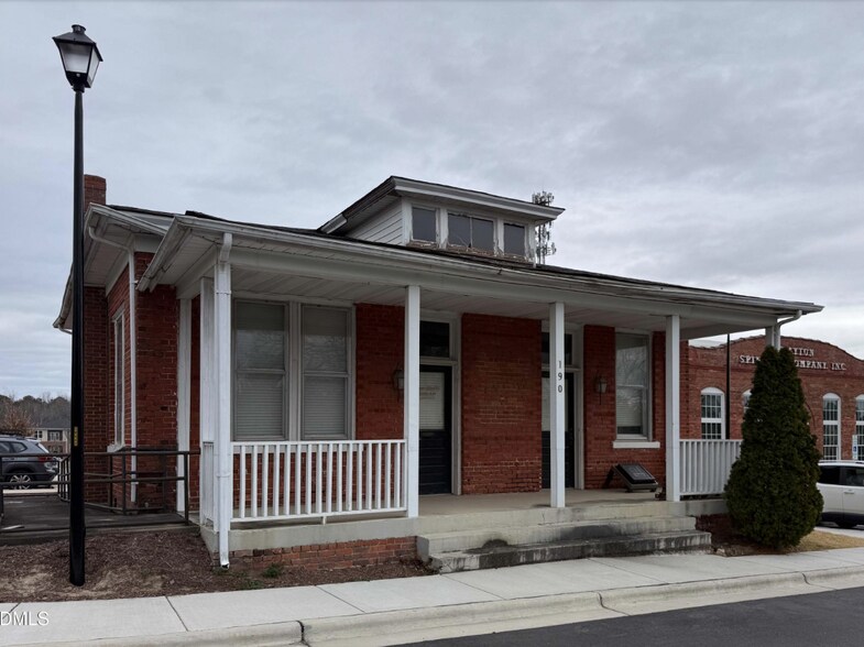 190 Mill St, Clayton, NC à louer - Photo du bâtiment - Image 2 de 8