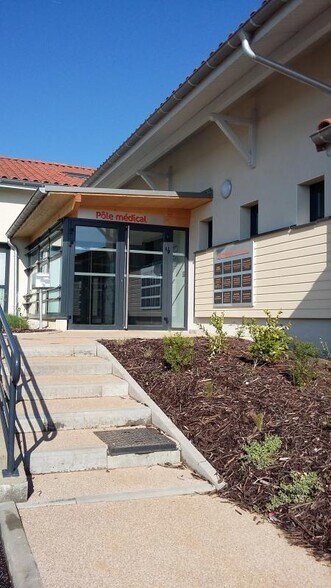 914 Grand'Rue, Lacenas for lease - Building Photo - Image 1 of 3