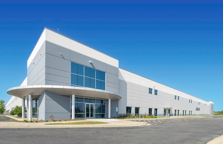 901 Renaissance Blvd, Sturtevant, WI à louer - Photo du bâtiment - Image 3 de 9