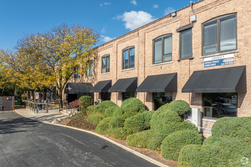 1 Illinois St, St Charles, IL à louer - Photo du bâtiment - Image 3 de 10