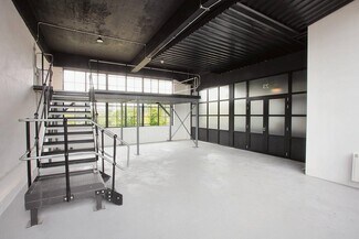 Plus de détails pour Mowat Industrial Estate, Watford - Bureau à louer