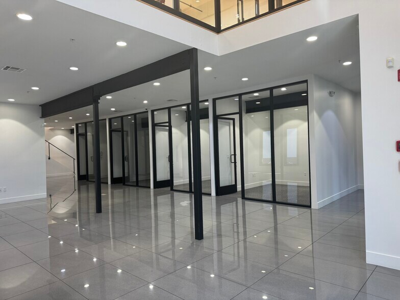 345 N Baldwin Park Blvd, City Of Industry, CA à louer - Photo du bâtiment - Image 3 de 26