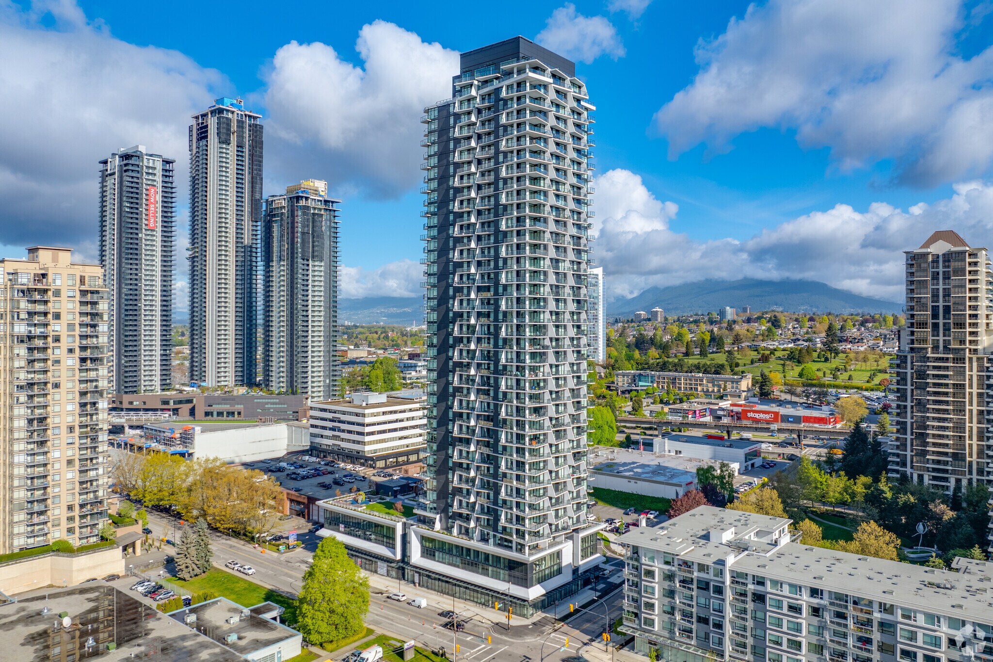 4285 Dawson St, Burnaby, BC à vendre Photo du bâtiment- Image 1 de 9