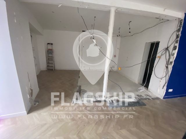 Retail in Montreuil for lease Interior Photo- Image 1 of 9
