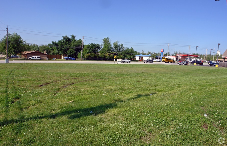 W Houston St, Broken Arrow, OK for sale - Primary Photo - Image 1 of 3