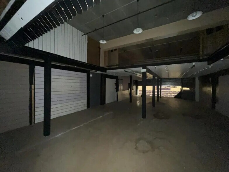 Commerce de détail dans Vélizy-Villacoublay à louer - Photo du bâtiment - Image 3 de 7