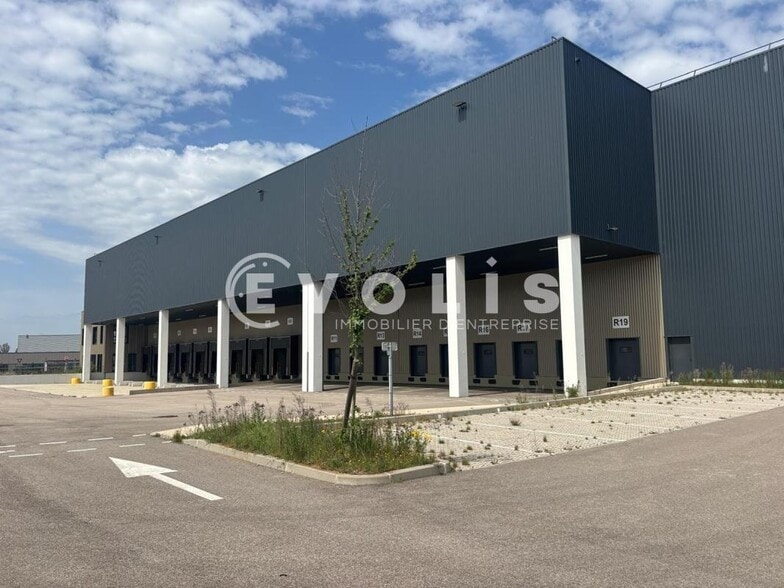 4 Avenue De Montmartin, Corbas for sale - Building Photo - Image 2 of 20