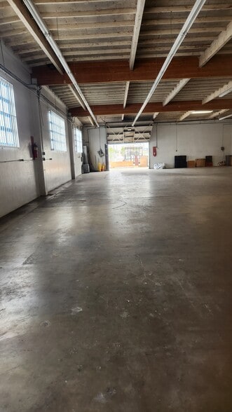 2101 E 37th St, Vernon, CA for sale - Building Photo - Image 2 of 17
