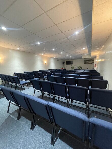 13020 NE 8th Ave, Miami, FL à louer - Photo du bâtiment - Image 3 de 15