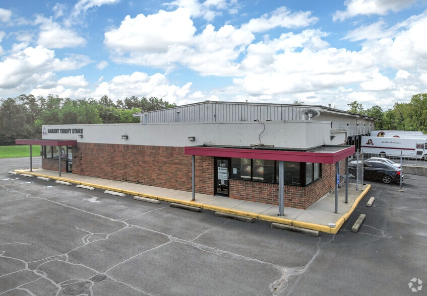 8211-8215 Brookville Rd, Indianapolis, IN for lease - Building Photo - Image 2 of 5
