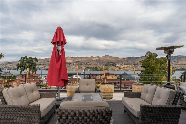 Plus de détails pour 2037 W Woodin Ave, Chelan, WA - Commerce de détail à vendre