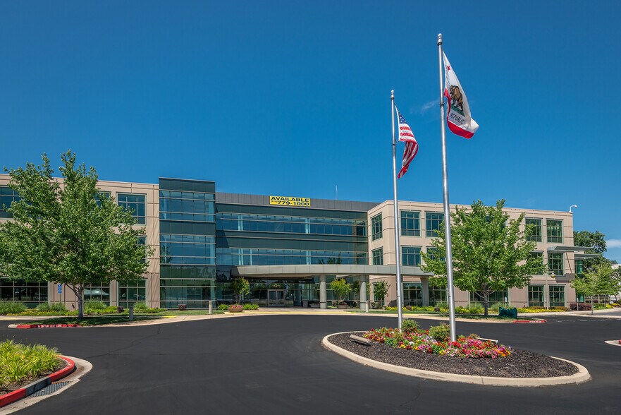 11971 Foundation Pl, Gold River, CA à louer - Photo du bâtiment - Image 3 de 14