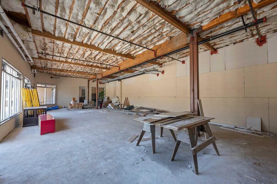 165 W San Ysidro Blvd, San Ysidro, CA à louer - Photo intérieure - Image 2 de 24