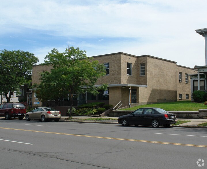 291 Genesee St, Utica, NY à vendre - Photo du bâtiment - Image 1 de 32