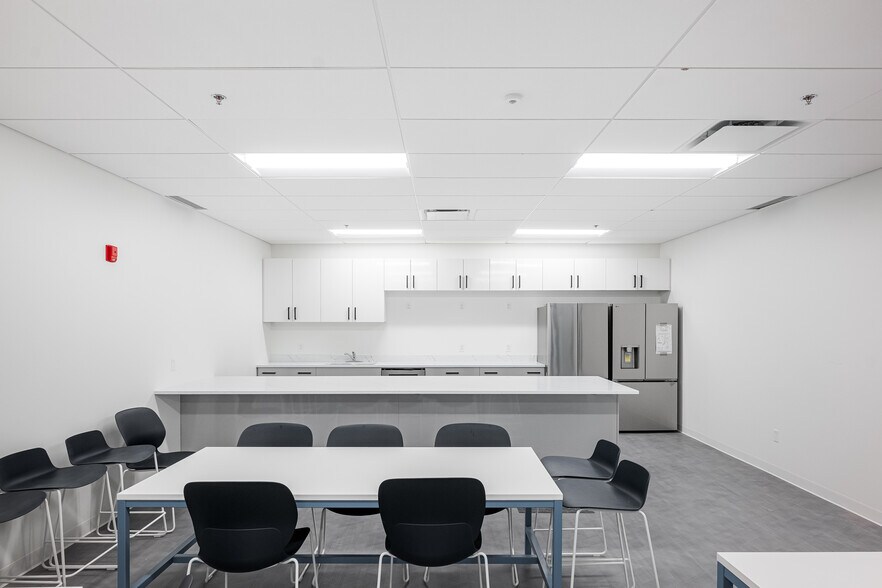 4800-4858 Rue Lévy, Montréal, QC à louer - Photo intérieure - Image 2 de 14
