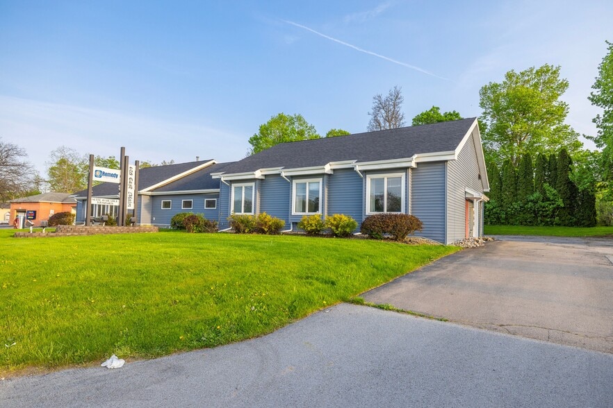 628 E Main St, Palmyra, NY à vendre - Photo du bâtiment - Image 3 de 11