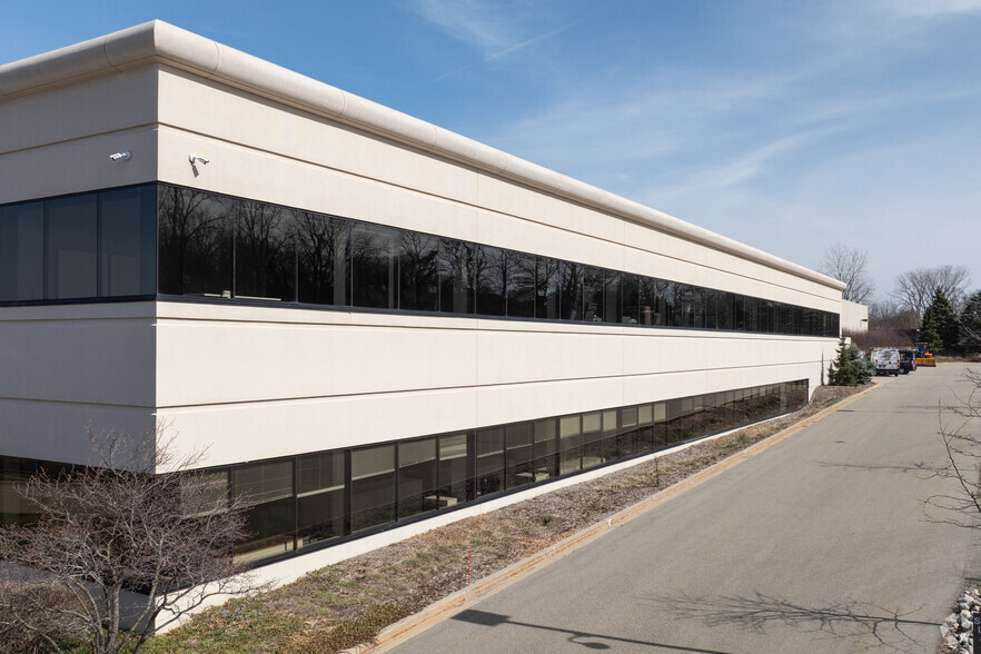 500 Plymouth Ave NE, Grand Rapids, MI for lease - Building Photo - Image 3 of 5