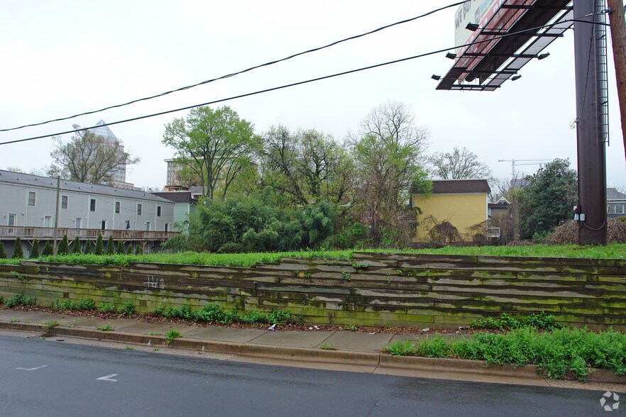 313 W 11th St, Charlotte, NC à vendre - Photo du bâtiment - Image 3 de 4