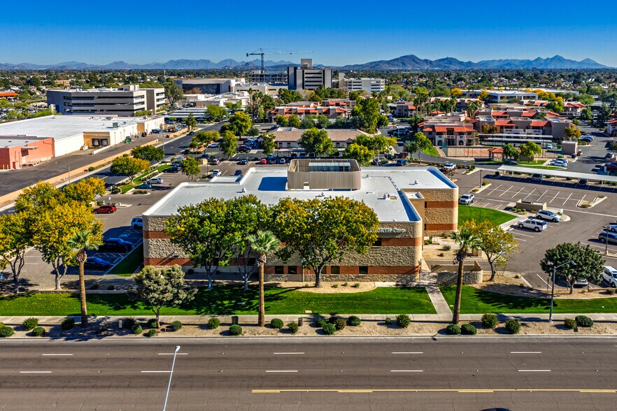 5891 W Eugie Ave, Glendale, AZ à vendre - Photo du bâtiment - Image 3 de 10