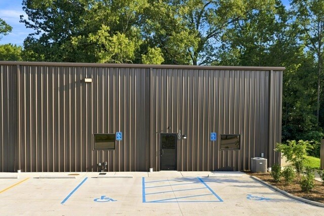 300 Midridge Ln, Pelham, AL à louer - Photo du bâtiment - Image 3 de 20