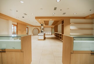 42650 Melanie Pl, Palm Desert, CA for lease Interior Photo- Image 2 of 13