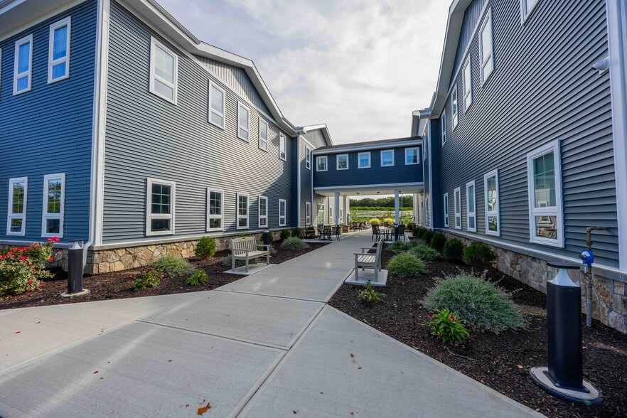 28 Branford Rd, North Branford, CT for lease - Building Photo - Image 2 of 14