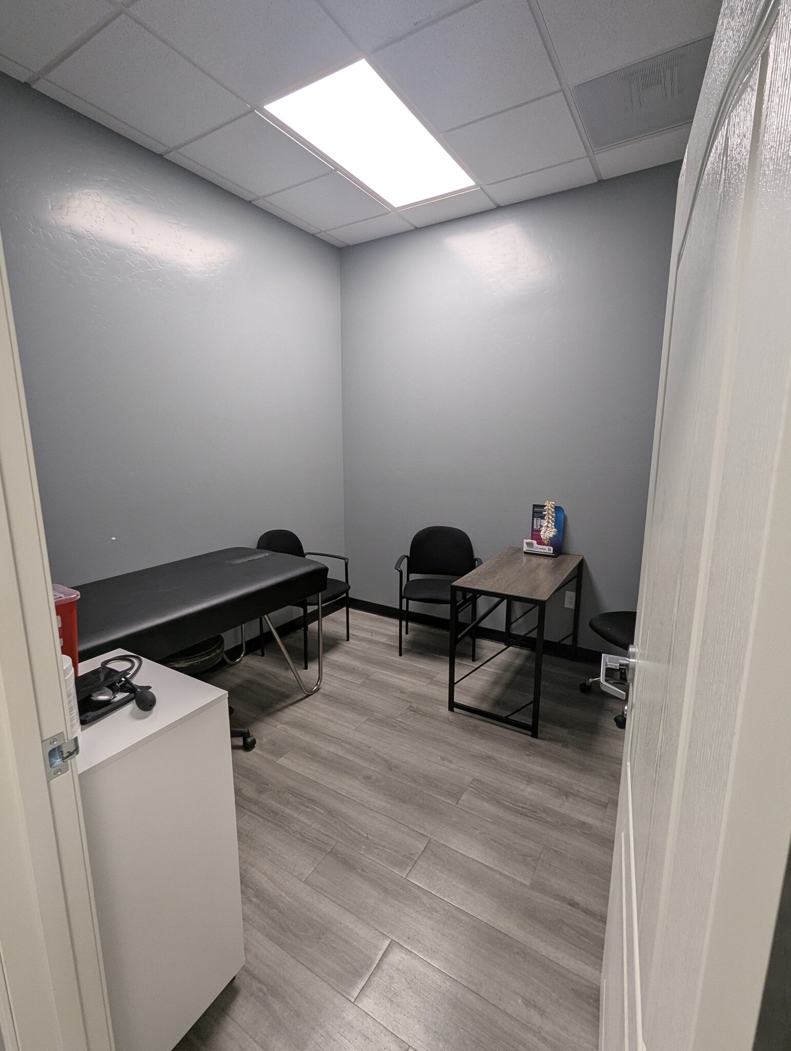 3015 Calloway Dr, Bakersfield, CA for lease Interior Photo- Image 1 of 3