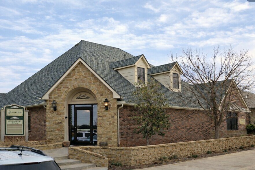 1448 N Mustang Rd, Mustang, OK for lease - Primary Photo - Image 1 of 13