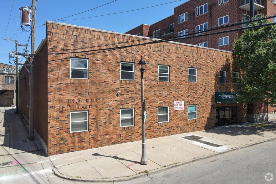 3245 Grove Ave, Berwyn, IL à louer - Photo du bâtiment - Image 1 de 4