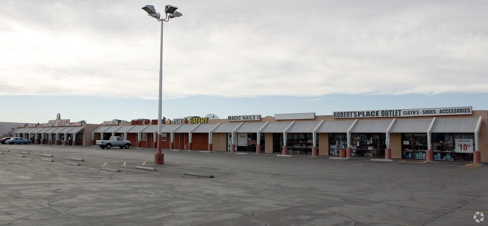 4972 S Maryland Pky, Las Vegas, NV à louer - Photo du bâtiment - Image 2 de 3