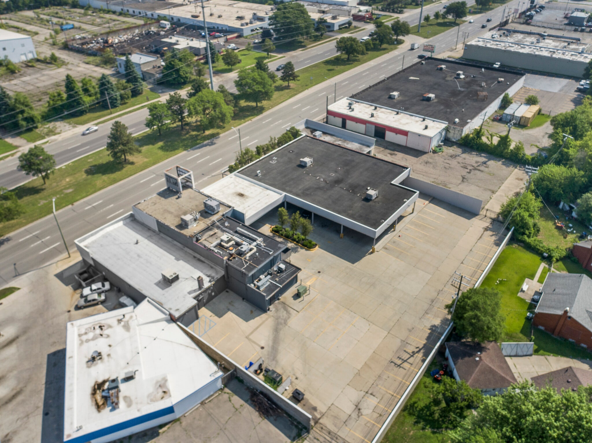 21413 W 8 Mile Rd, Detroit, MI for sale Primary Photo- Image 1 of 37