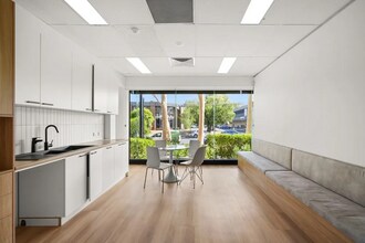 541 Blackburn Rd, MOUNT WAVERLEY for lease Interior Photo- Image 2 of 5