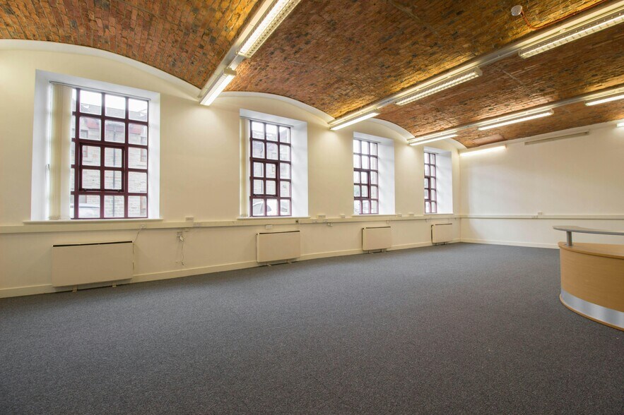 New Hall Hey Rd, Rossendale à louer - Photo du bâtiment - Image 3 de 22