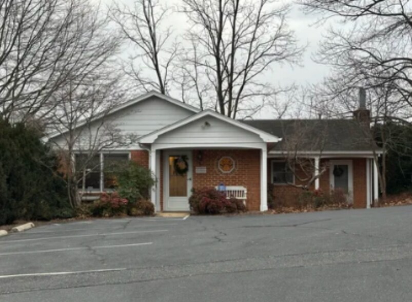 1820 Country Club Rd, Harrisonburg, VA à louer - Photo du bâtiment - Image 2 de 4