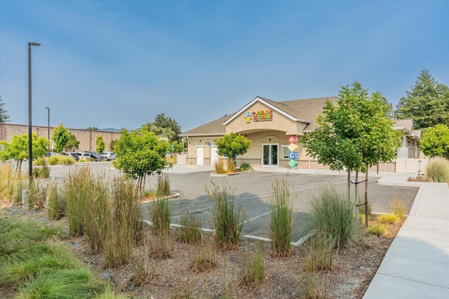 6150 Commerce Blvd, Rohnert Park, CA à vendre - Photo du bâtiment - Image 1 de 22
