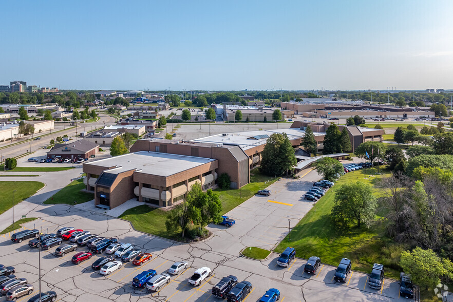 700 Pilgrim Way, Green Bay, WI for lease - Aerial - Image 1 of 64