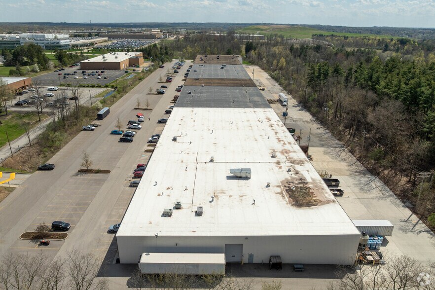 29001 Solon Rd, Solon, OH à louer - Photo du bâtiment - Image 3 de 4