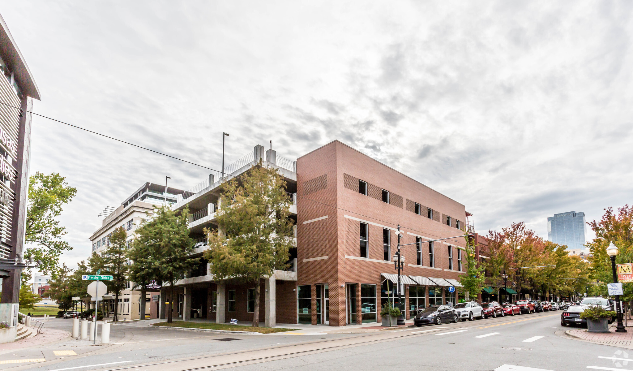 333 President Clinton Ave, Little Rock, AR for sale Primary Photo- Image 1 of 1