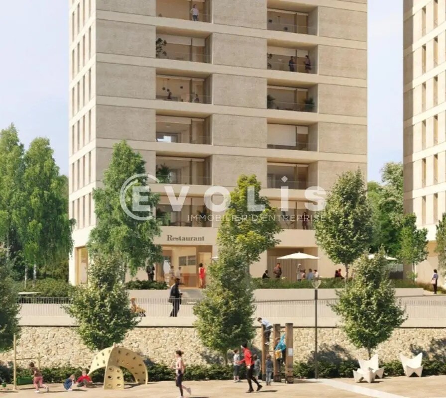 Retail in Ivry-sur-Seine for lease Building Photo- Image 1 of 8