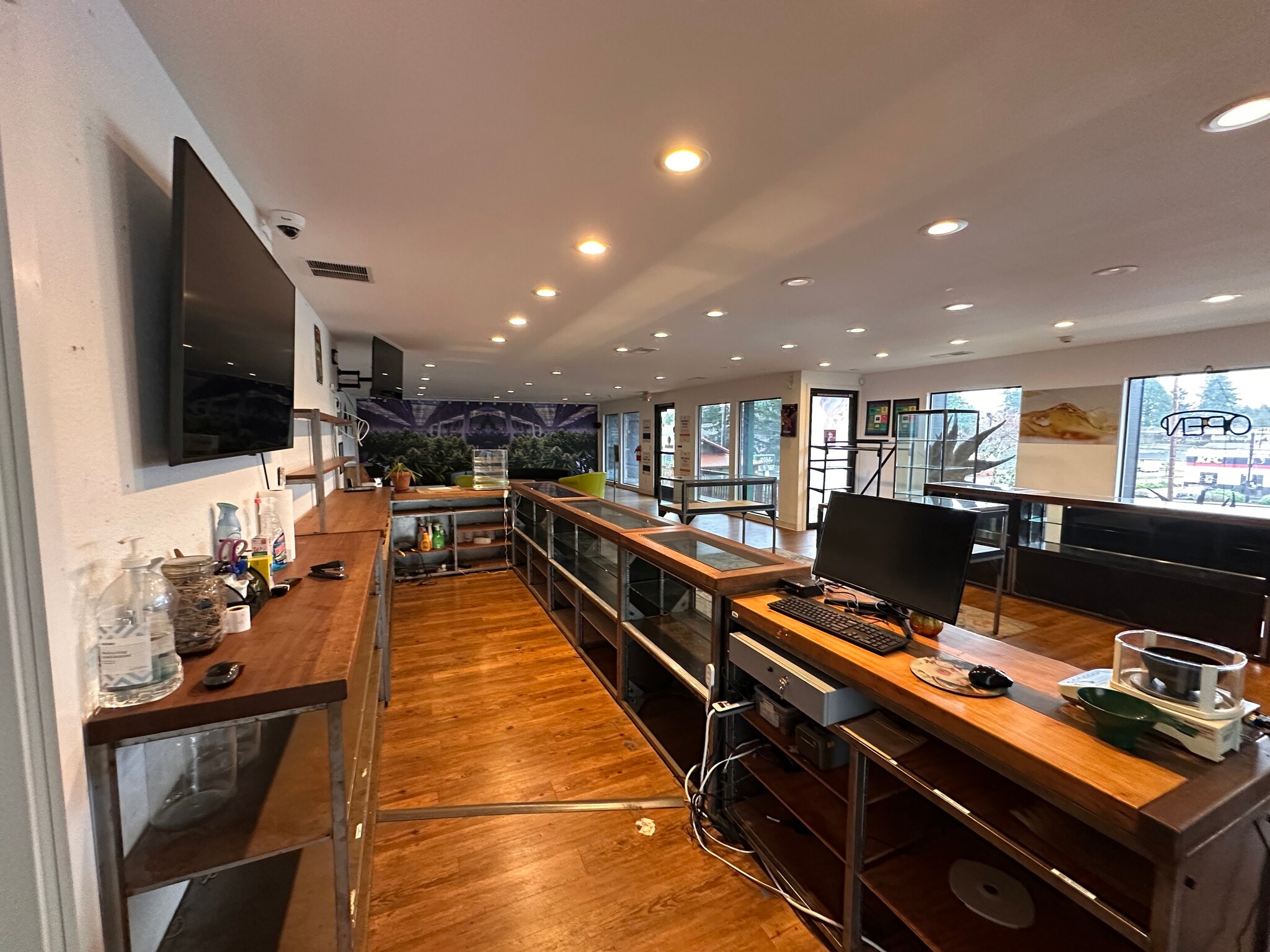 3753-3755 Commercial St SE, Salem, OR for lease Interior Photo- Image 1 of 2