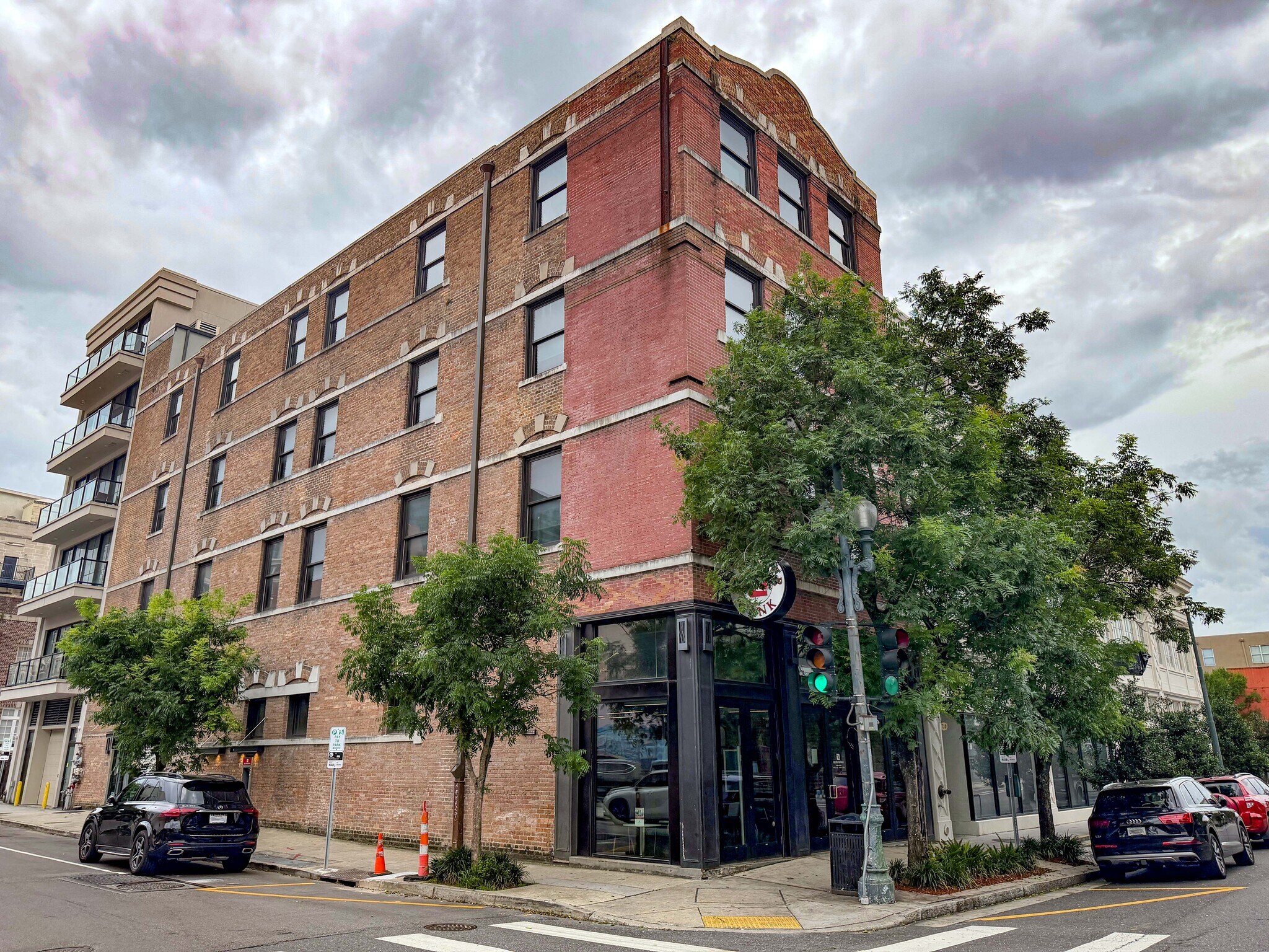 700 Baronne St, New Orleans, LA à louer Photo du bâtiment- Image 1 de 6