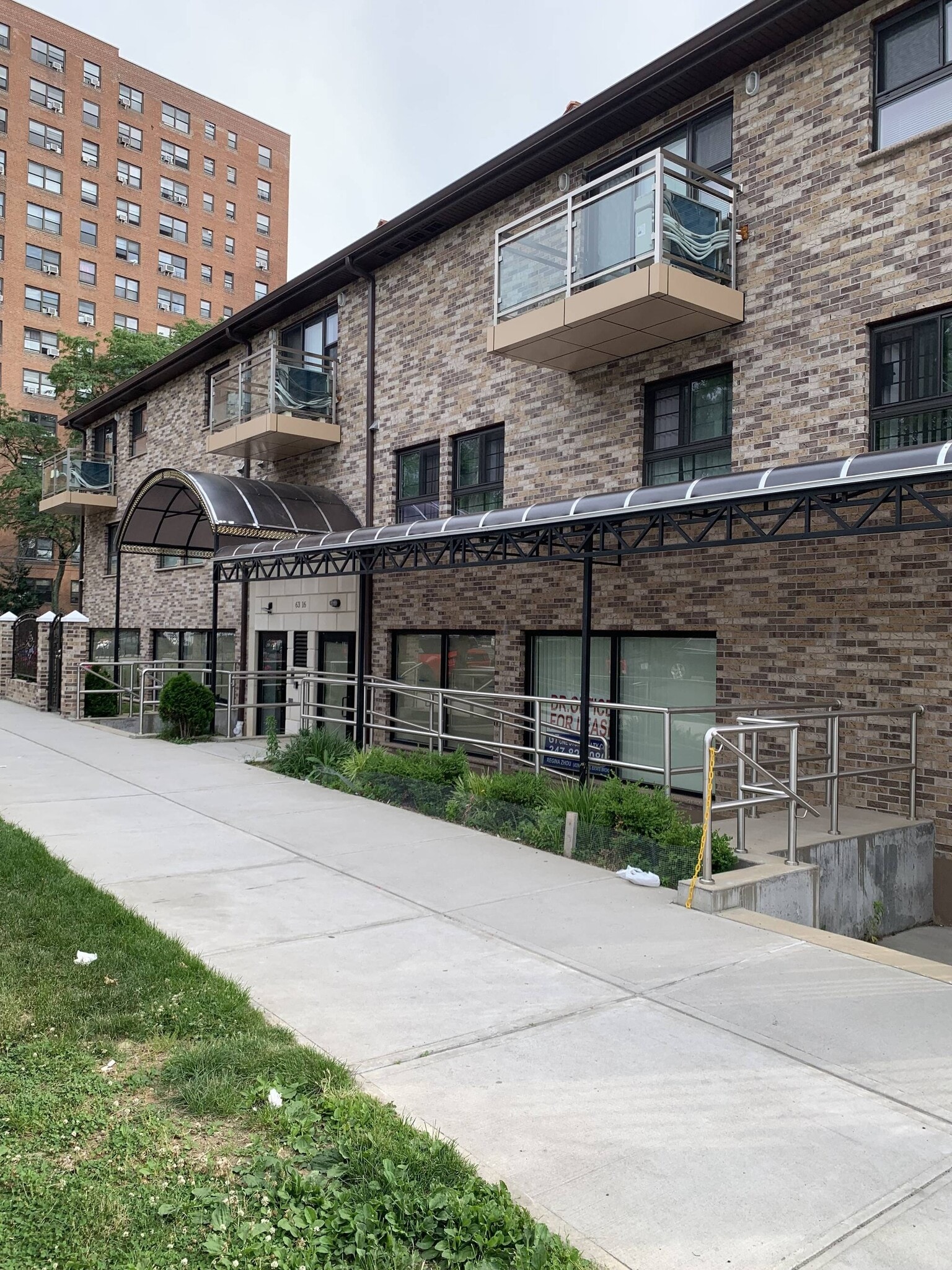 6316 102nd St, Rego Park, NY à louer Photo du bâtiment- Image 1 de 1