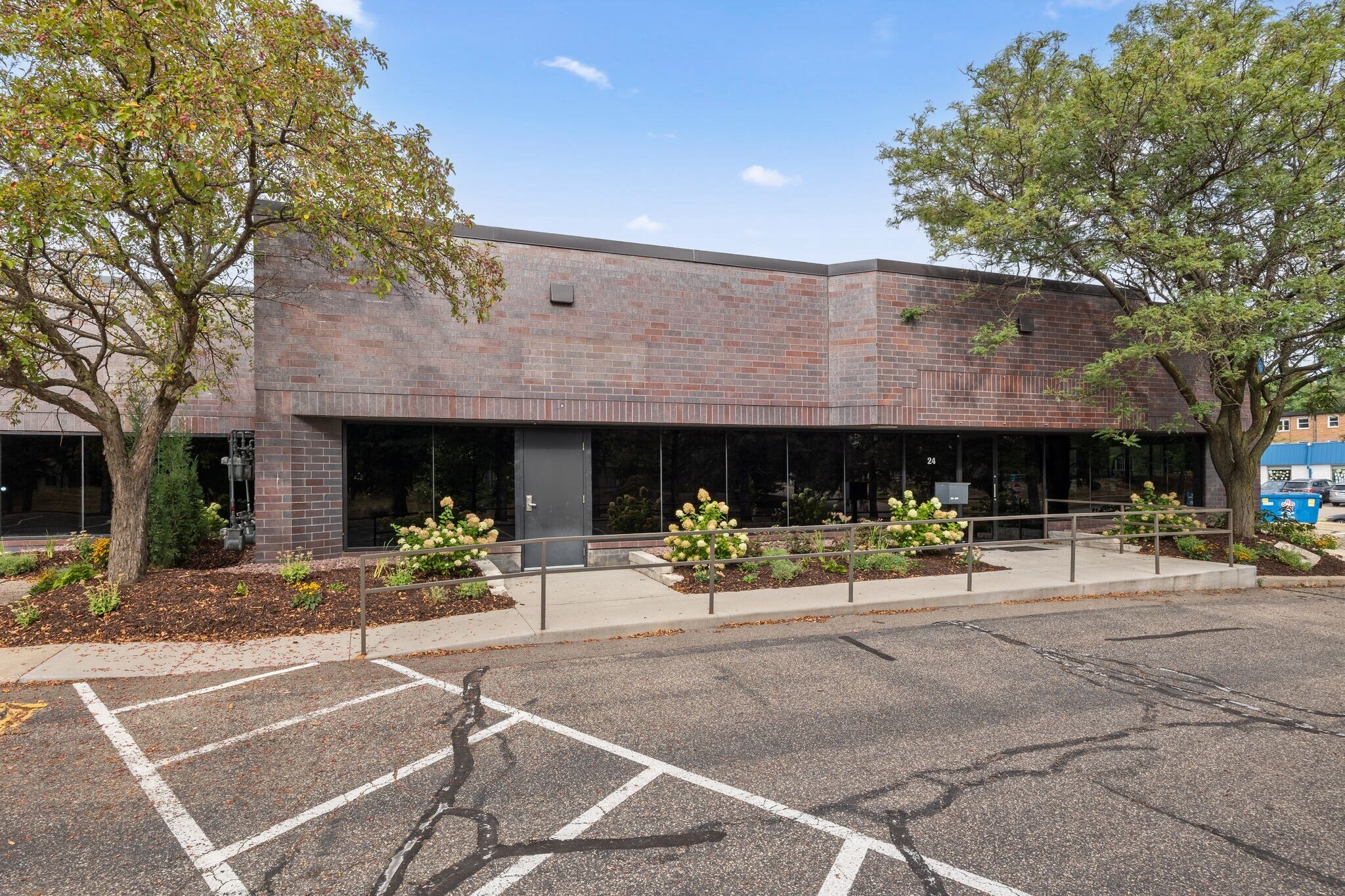 425 Etna St, Saint Paul, MN for lease Interior Photo- Image 1 of 5