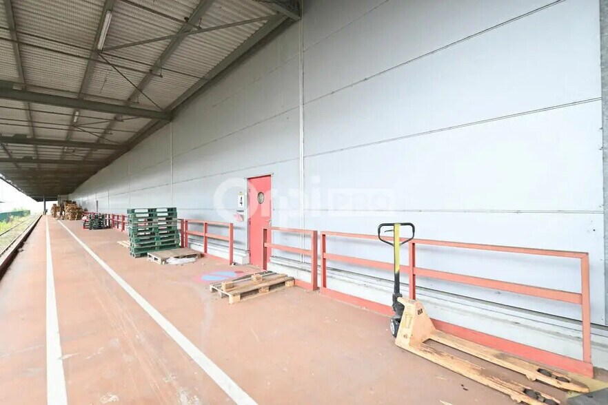Industrial in Saint-Quentin-Fallavier for lease - Building Photo - Image 2 of 2