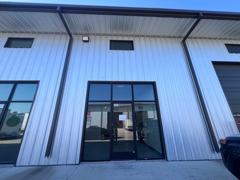 13017 Harmon Rd, Fort Worth, TX à louer - Photo du bâtiment - Image 3 de 3