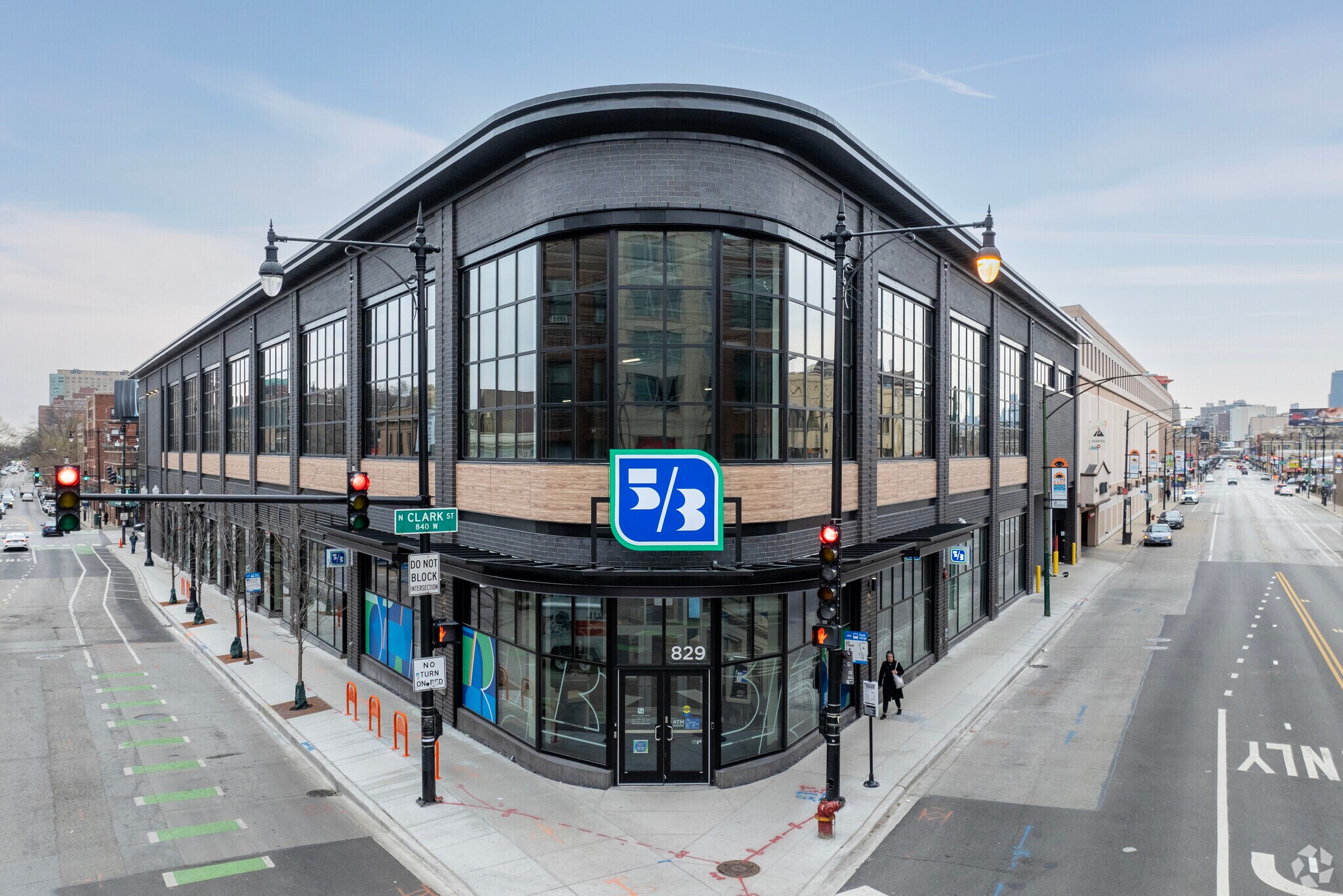 829 W Belmont Ave, Chicago, IL for lease Building Photo- Image 1 of 7