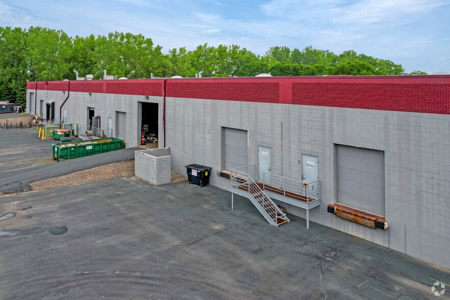 1805-1823 Buerkle Rd, White Bear Lake, MN à louer - Photo du bâtiment - Image 3 de 4